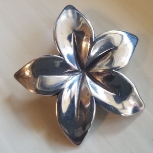 Jamea Avery Sterling Silver Radiant Flower Pendant